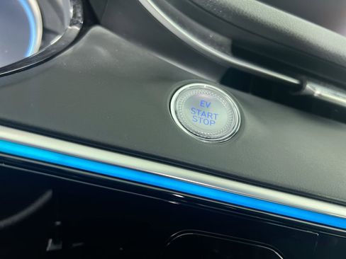 Used 2023 Genesis Electrified GV70 Advanced image 20