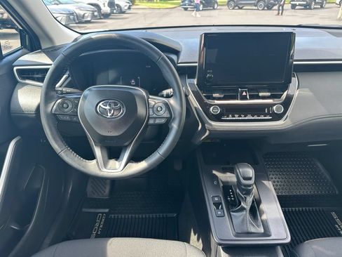 Used 2026 Toyota Corolla Cross LE AWD/4WD image 15