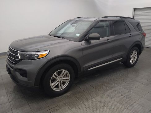 Used 2023 Ford Explorer XLT AWD/4WD image 2