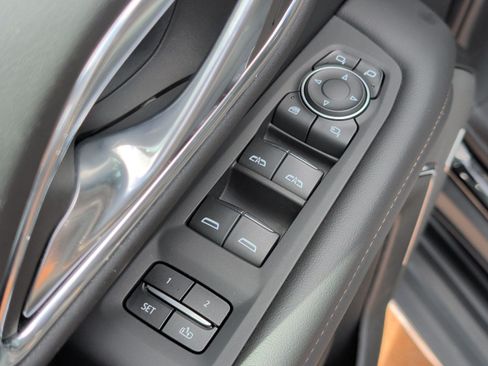 Used 2023 Chevrolet Tahoe High Country AWD/4WD image 9