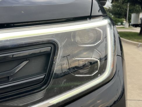 Certified 2024 Volkswagen Atlas Cross Sport SEL R-Line AWD/4WD image 6