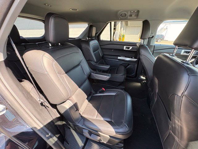 Used 2023 Ford Explorer XLT w/ Equipment Group 202A AWD/4WD image 31