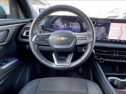 Used 2024 Chevrolet Traverse LT FWD image 5