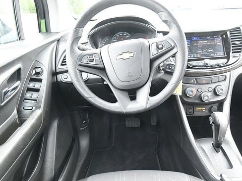 Used 2021 Chevrolet Trax LT FWD image 15