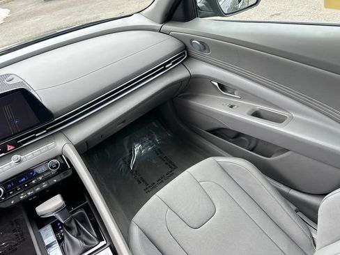Used 2025 Hyundai Elantra SEL FWD image 22