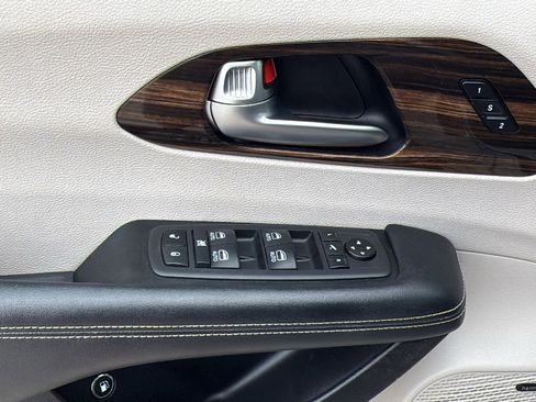 Certified 2021 Chrysler Pacifica Limited w/ Uconnect Theater Family Group image 12