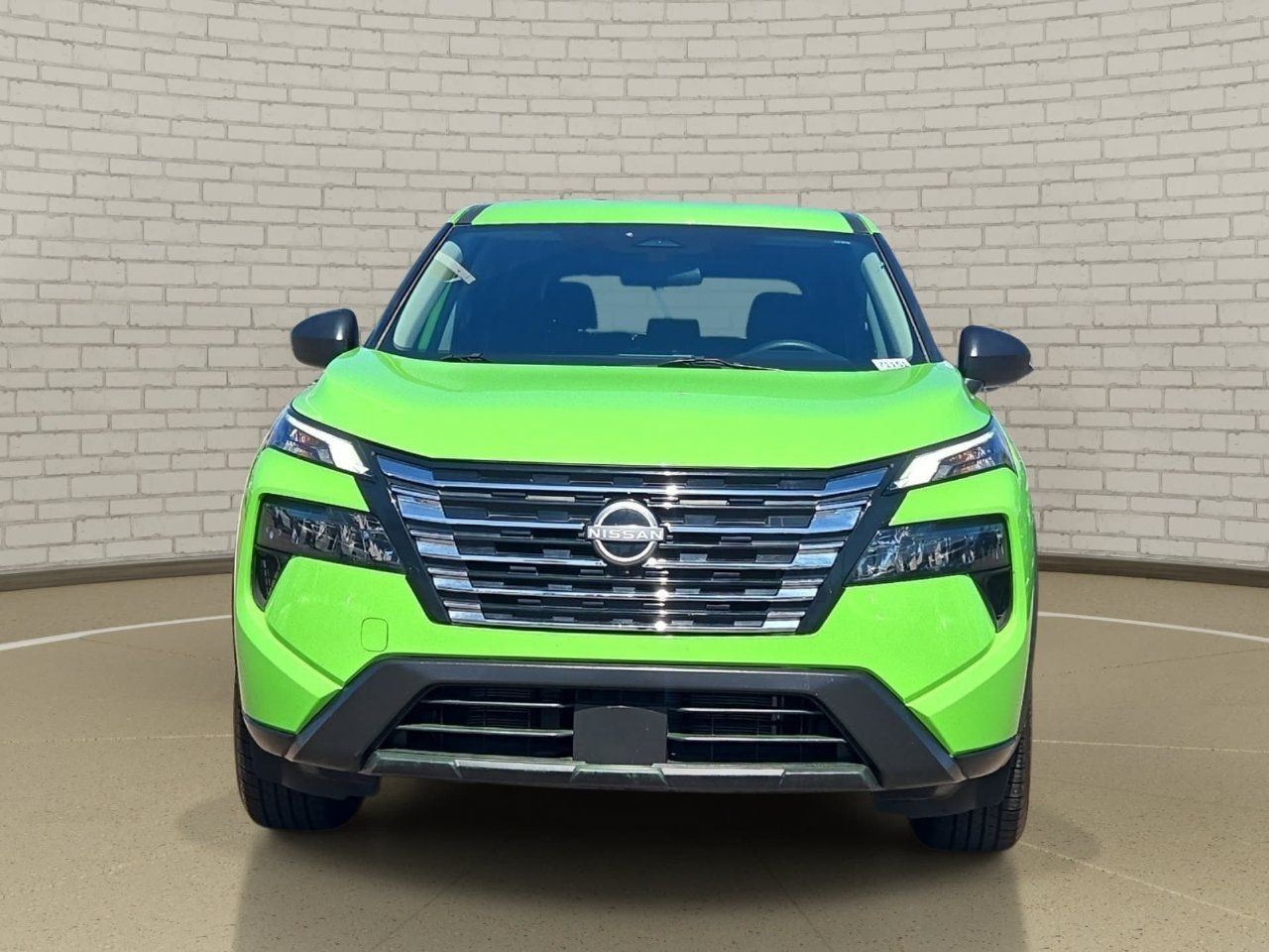 Used 2025 Nissan Rogue S AWD/4WD image 2