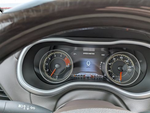 Used 2018 Jeep Cherokee Overland w/ Technology Group image 14