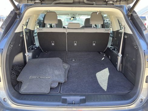Used 2023 Toyota Highlander LE image 27