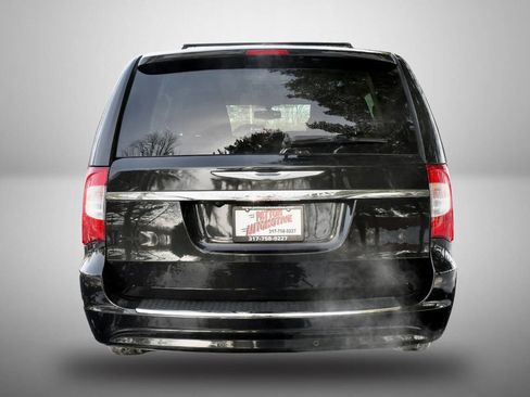Used 2014 Chrysler Town & Country Touring-L w/ Driver Convenience Group image 6