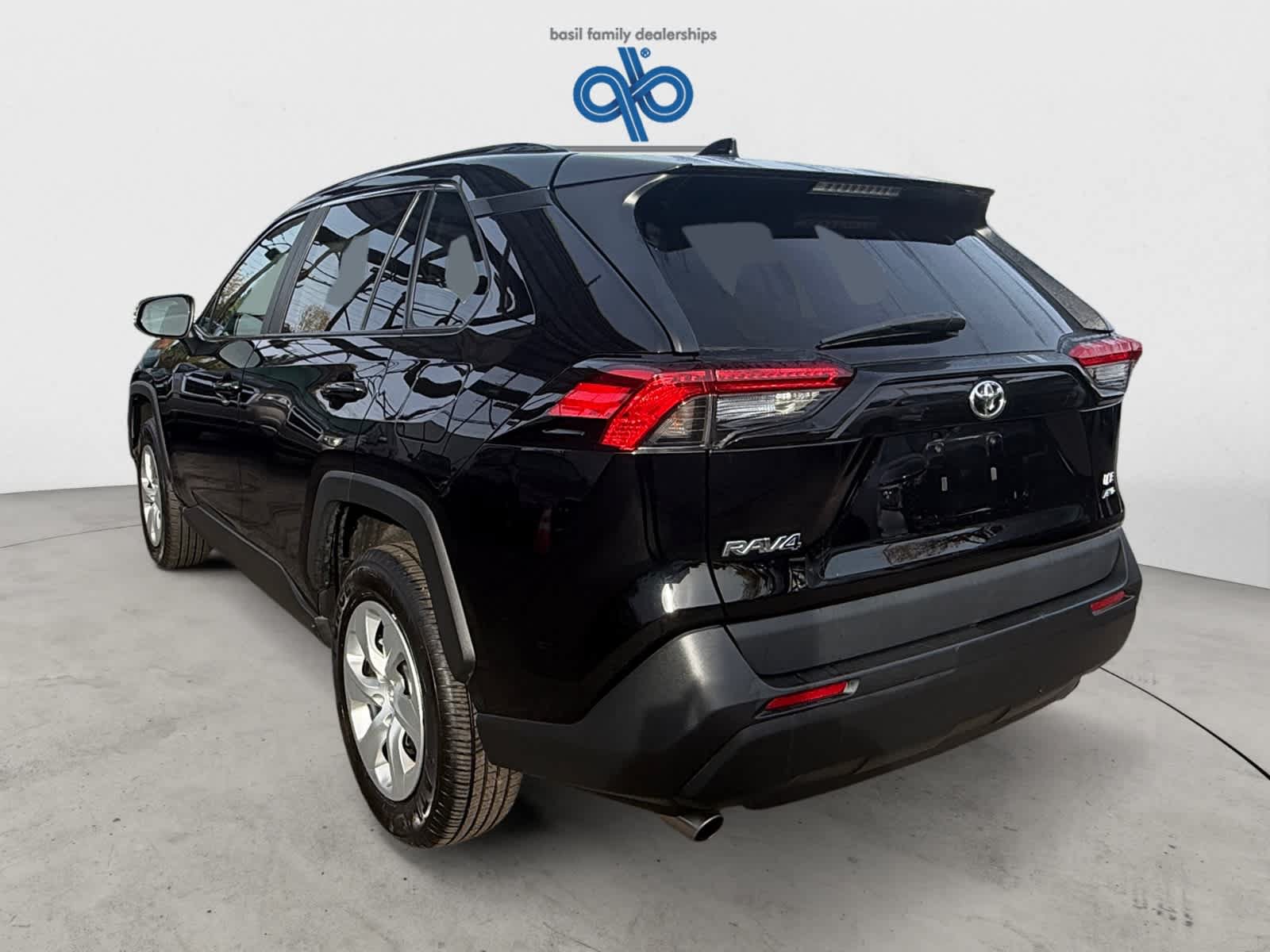Used 2021 Toyota RAV4 LE w/ Carpet Mat Package (TMS) AWD/4WD image 5