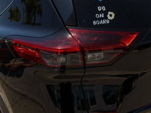 Used 2023 Nissan Rogue S FWD image 7