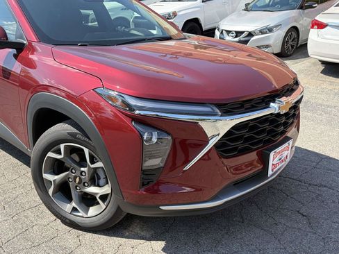 Used 2025 Chevrolet Trax LT w/ LT Convenience Package FWD image 25