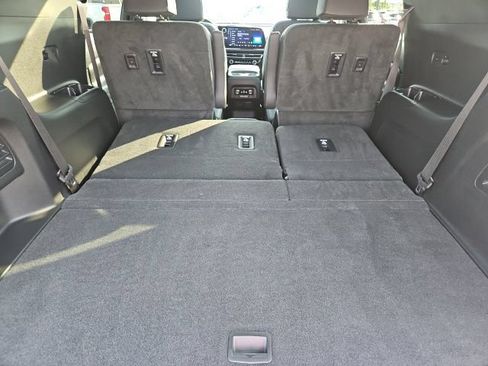 Used 2024 Chevrolet Traverse RS w/ LPO, Floor Liner Package FWD image 13