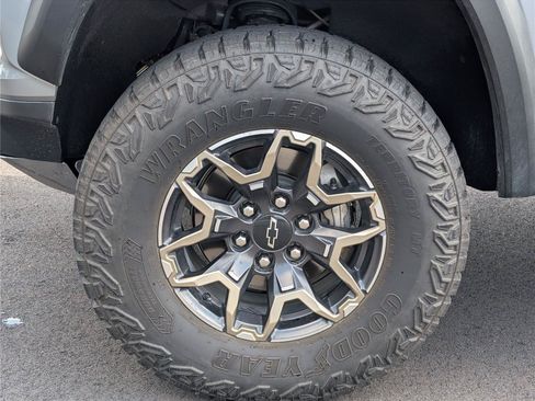 Used 2024 Chevrolet Colorado ZR2 w/ ZR2 Convenience Package III AWD/4WD image 9