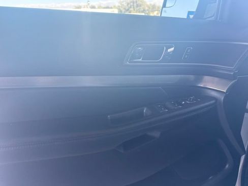 Used 2018 Ford Explorer XLT FWD image 11