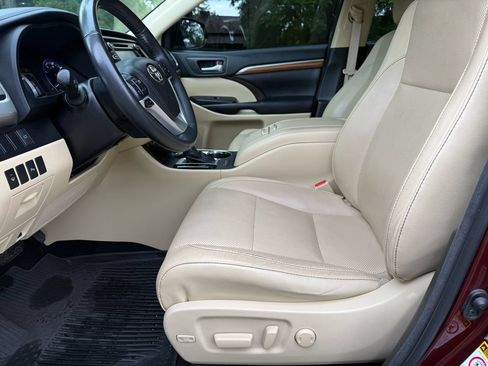 Used 2017 Toyota Highlander Limited AWD/4WD image 18