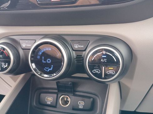 Used 2025 Hyundai Venue SEL FWD image 19