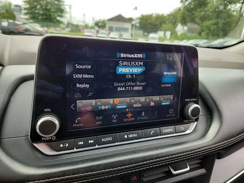 Used 2023 Nissan Rogue S AWD/4WD image 18