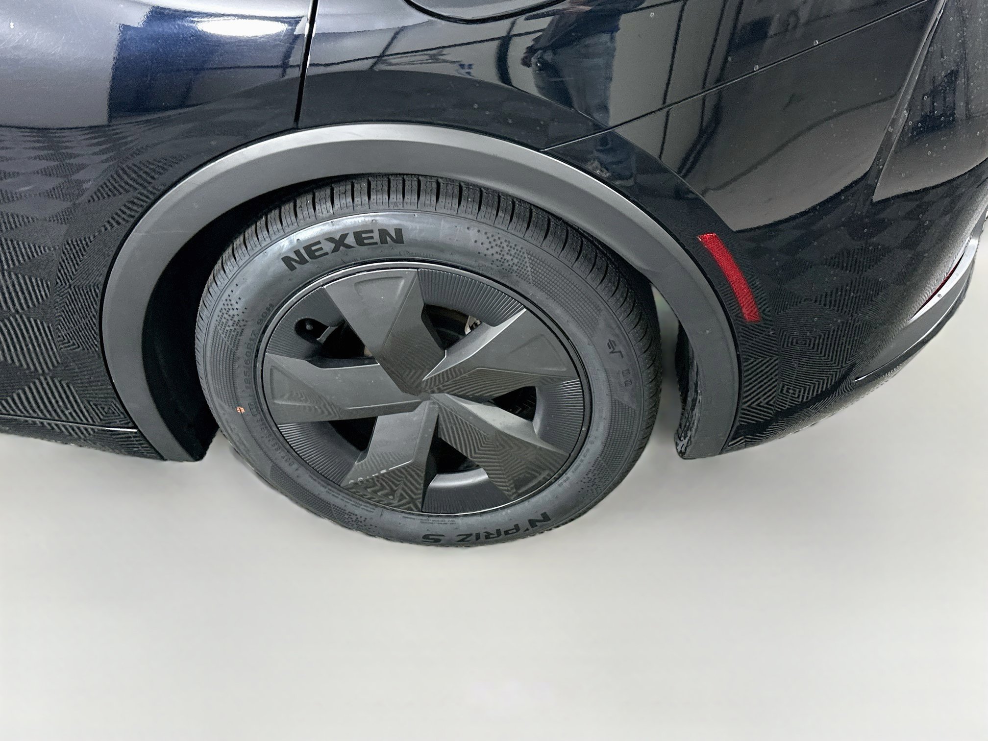 Used 2025 Toyota Prius LE FWD image 11