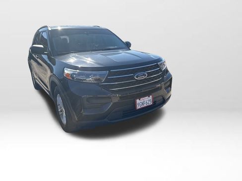 Used 2023 Ford Explorer XLT image 8