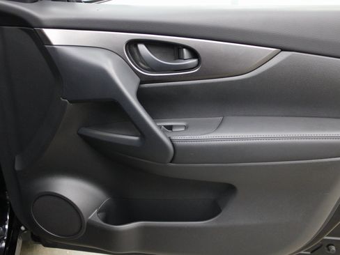 Used 2020 Nissan Rogue Sport S image 22