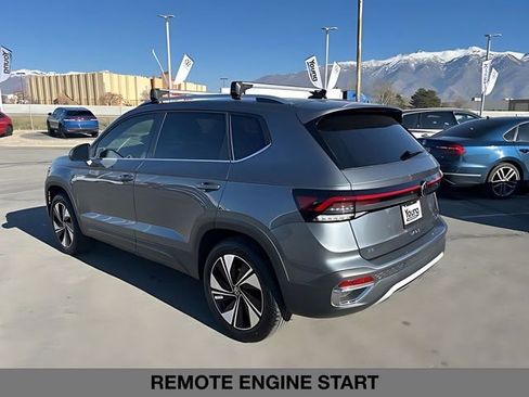 Used 2025 Volkswagen Taos SE AWD/4WD image 5