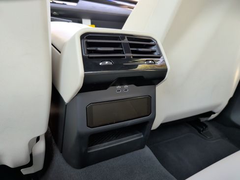 Used 2026 BMW 530i xDrive w/ Premium Package AWD/4WD image 36