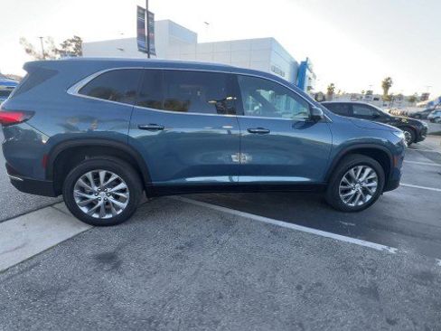 Used 2025 Buick Enclave Preferred image 9