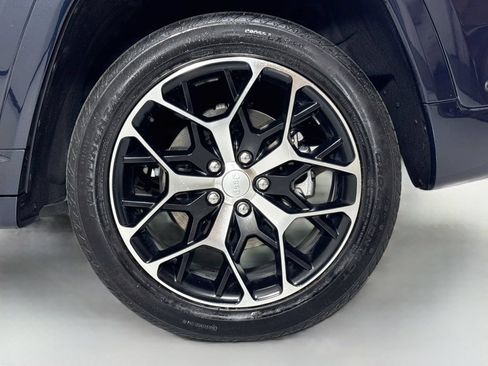 Used 2023 Jeep Grand Cherokee Summit AWD/4WD image 10