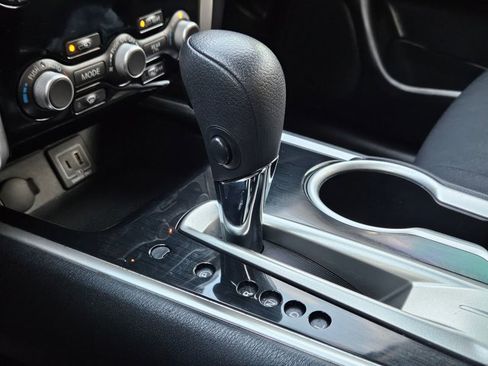 Used 2019 Nissan Pathfinder S image 11