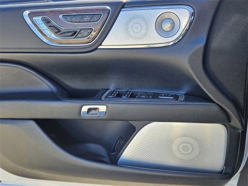 Used 2019 Lincoln Continental Reserve image 25