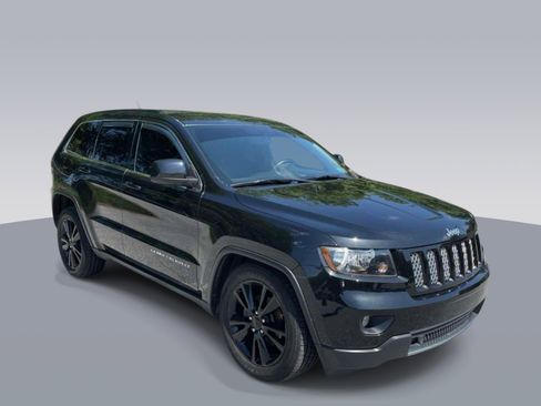 Used 2013 Jeep Grand Cherokee Altitude AWD/4WD image 2