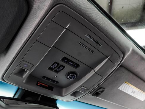 Used 2019 Chevrolet Suburban LT RWD image 41