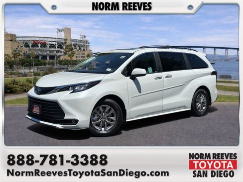 Certified 2025 Toyota Sienna XLE w/ XLE Plus Package AWD/4WD image 1
