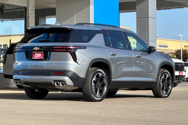 New 2027 Chevrolet Traverse LT w/ Sun and Wheel Package FWD image 6