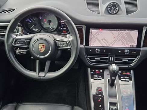 Certified 2024 Porsche Macan S image 25