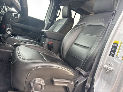 Used 2022 Jeep Wrangler Unlimited Sahara w/ Cold Weather Group image 19