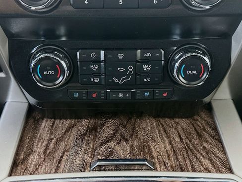 Used 2019 Ford F350 Lariat w/ Lariat Ultimate Package AWD/4WD image 18