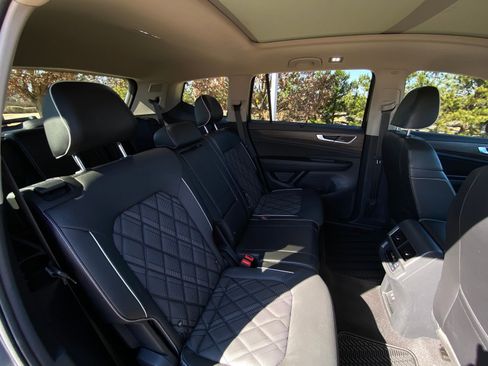 Used 2024 Volkswagen Atlas SEL Premium R-Line image 30