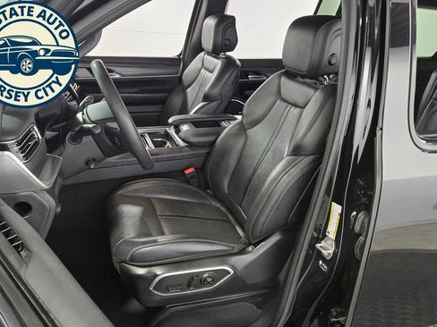 Used 2024 Jeep Wagoneer L Series II AWD/4WD image 29