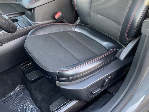 Used 2025 Ford Escape ST-Line image 18