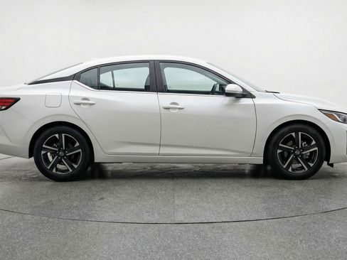 Used 2025 Nissan Sentra SV FWD image 9