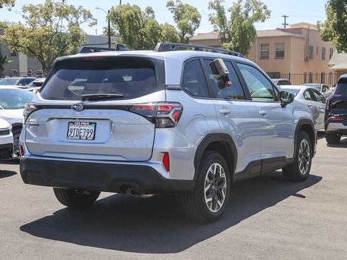 Used 2025 Subaru Forester Premium AWD/4WD image 10