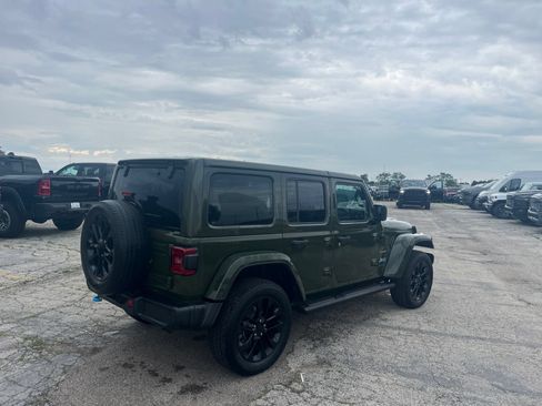 Used 2022 Jeep Wrangler Unlimited Sahara w/ Cold Weather Group AWD/4WD image 6