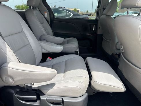Used 2016 Toyota Sienna Limited Premium FWD image 47