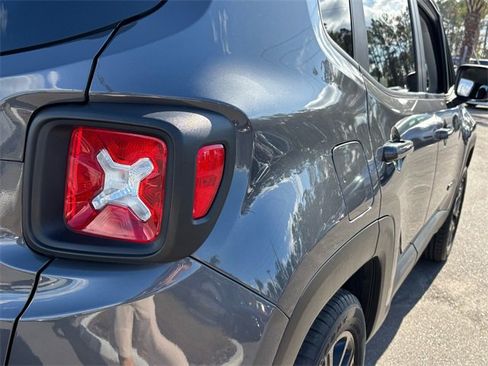 Used 2023 Jeep Renegade Altitude image 13