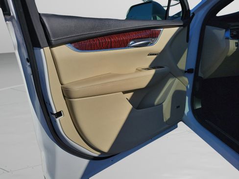 Used 2018 Cadillac XT5 Luxury w/ Driver Awareness Package image 21