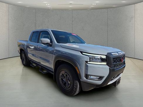 Used 2025 Nissan Frontier Pro-X RWD image 7