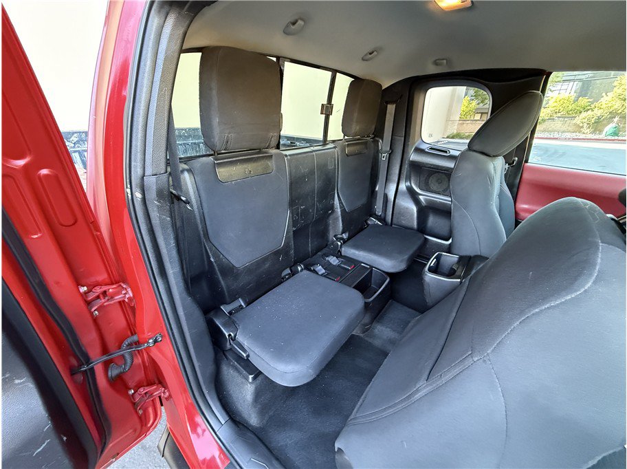 Used 2017 Toyota Tacoma SR5 w/ Tow Package RWD image 20